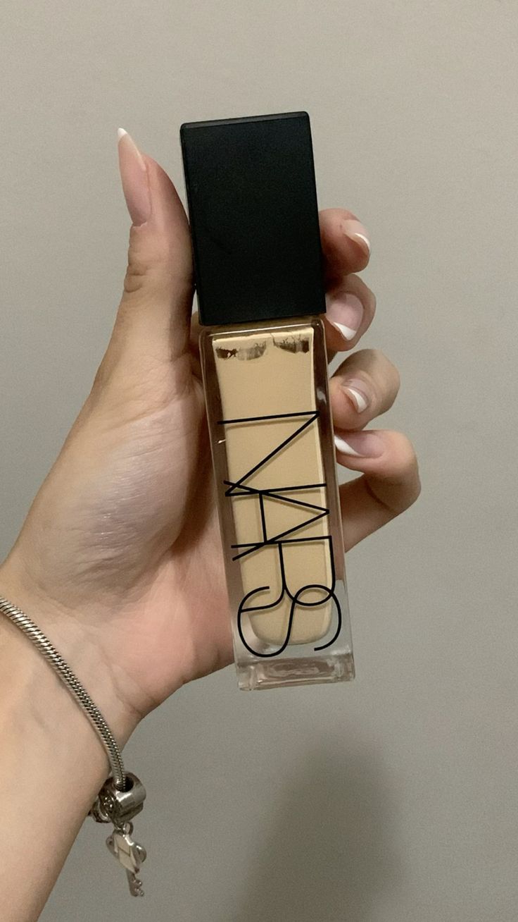 Natural Radiant Longwear Foundation, Valencia, 30Ml/1Oz - Image 4