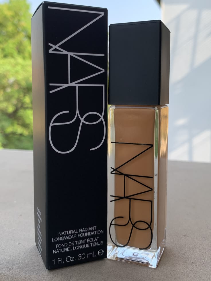 Natural Radiant Longwear Foundation, Valencia, 30Ml/1Oz - Image 3
